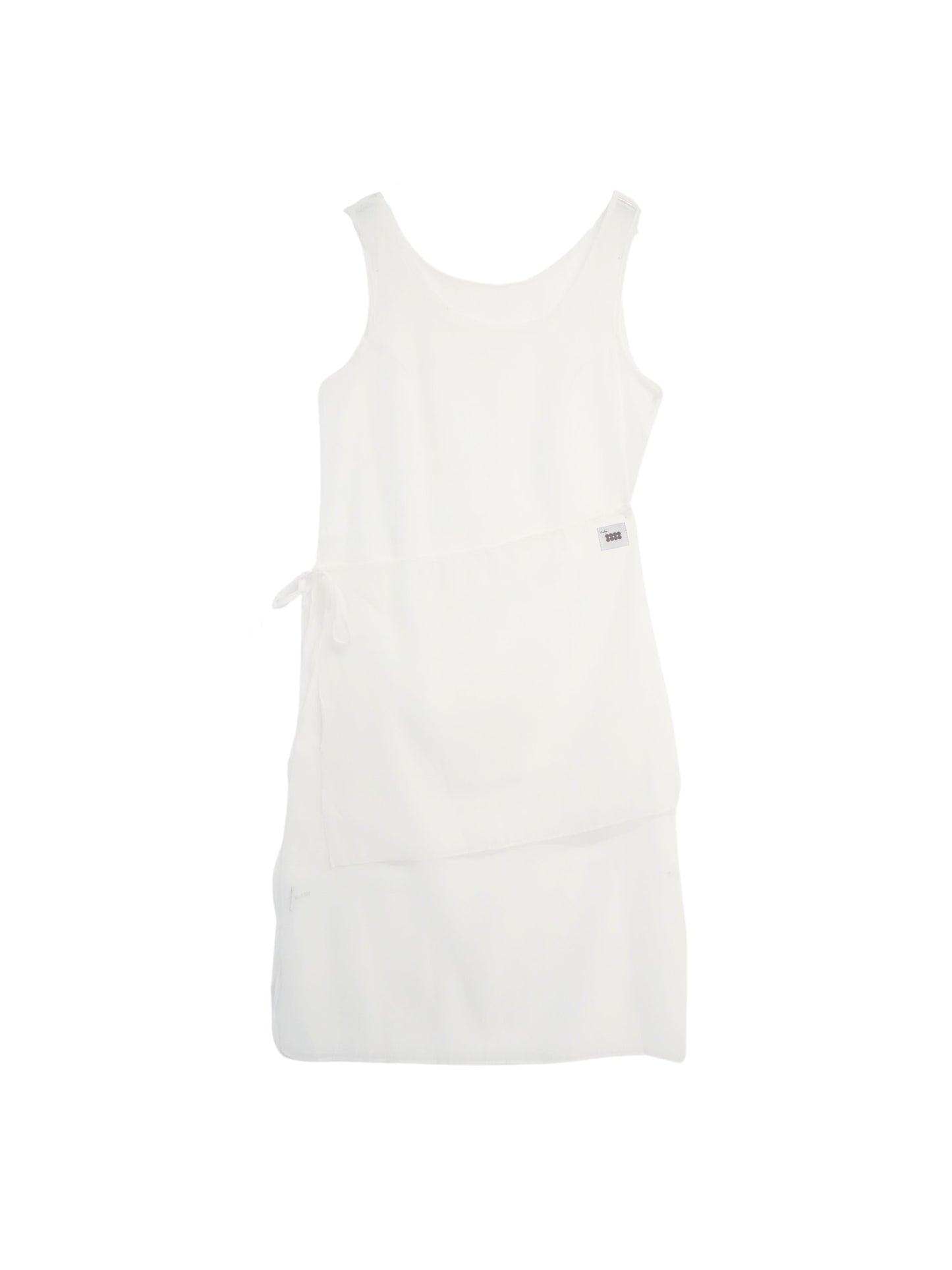 不安なムードを包み込むレースビスチェワンピ