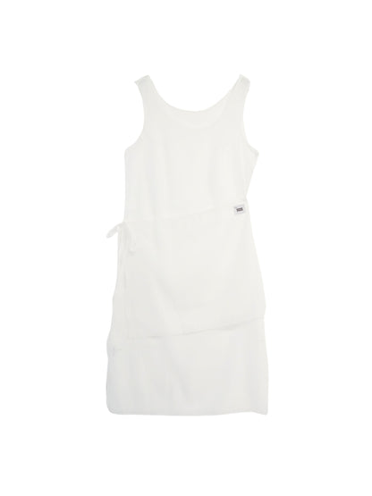 不安なムードを包み込むレースビスチェワンピ