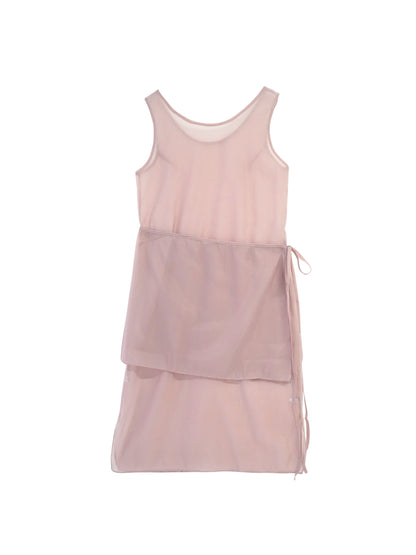 不安なムードを包み込むレースビスチェワンピ