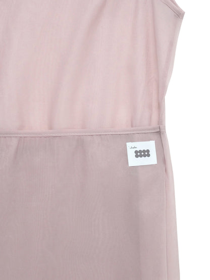 不安なムードを包み込むレースビスチェワンピ