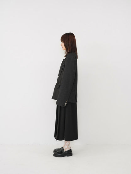 悩むけど振り返らないロングスカート