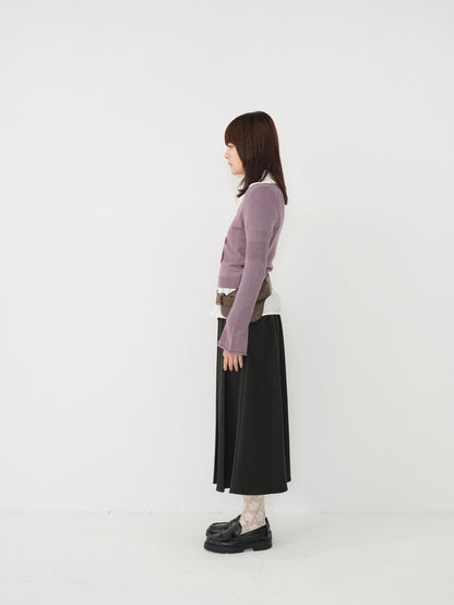 悩むけど振り返らないロングスカート