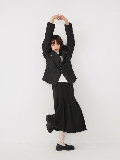 悩むけど振り返らないロングスカート