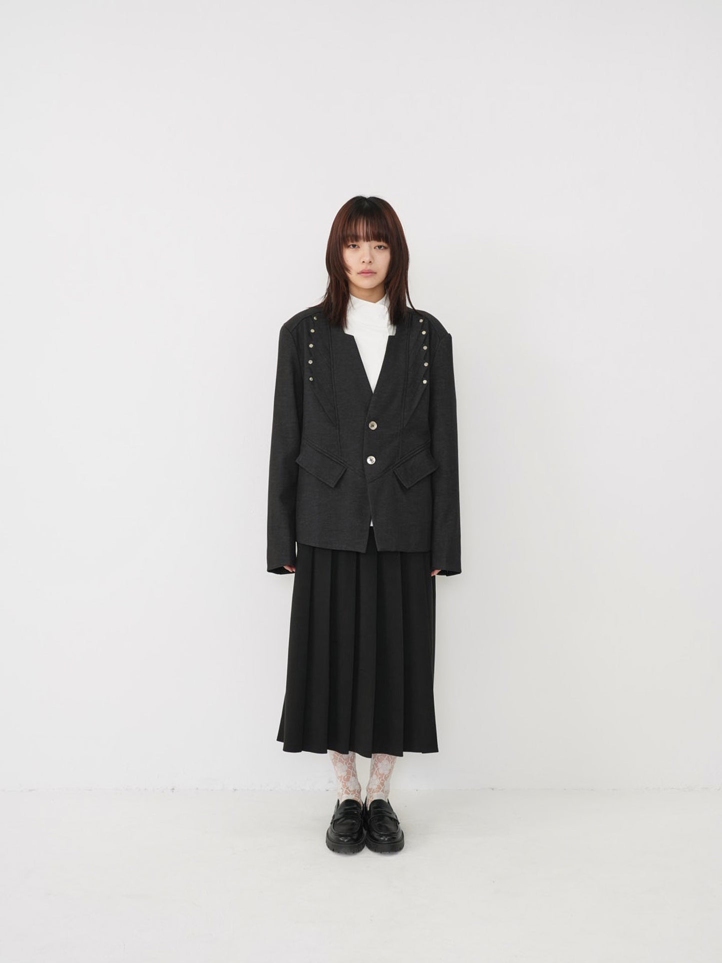 悩むけど振り返らないロングスカート