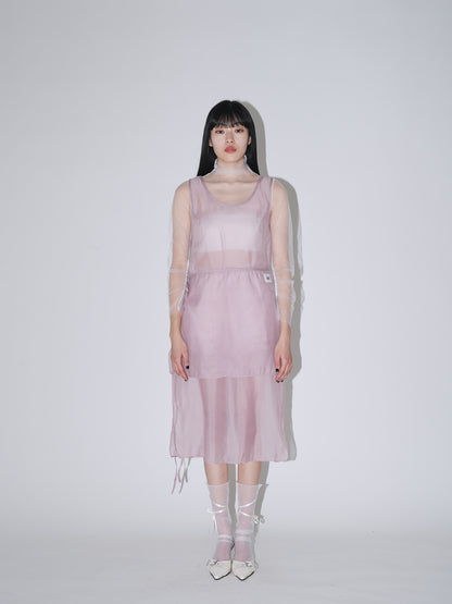 不安なムードを包み込むレースビスチェワンピ