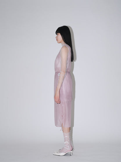 不安なムードを包み込むレースビスチェワンピ